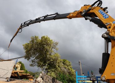 Crane work done by Righton